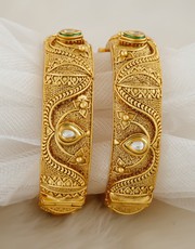 Buy an Extremely Beautiful Collection of Bridal Bangles Design Online 